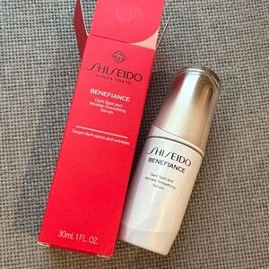 Shiseido Benefiance Serum Dark Spot and wrinkle smoothing 30ml brand new